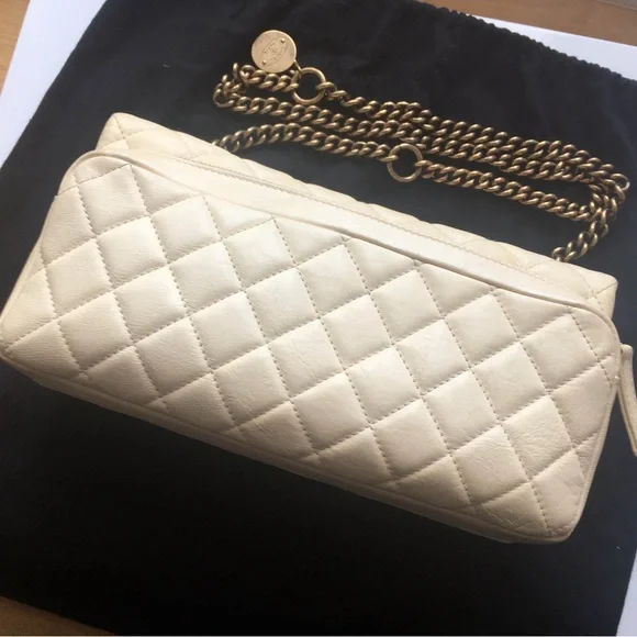 💯 Authentic Chanel Bag - Picture 2 of 4